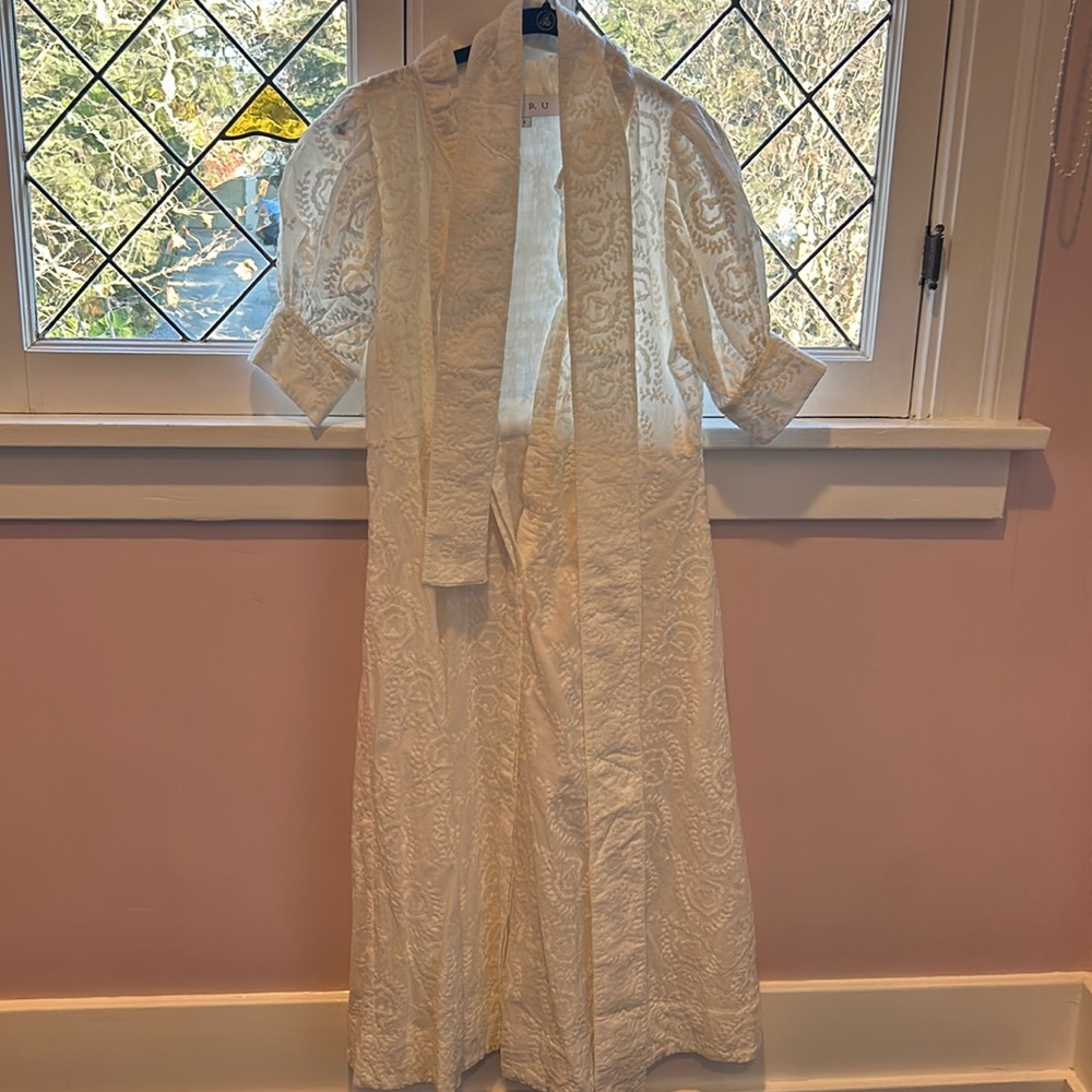 White Dress with Tied Waist Size Small